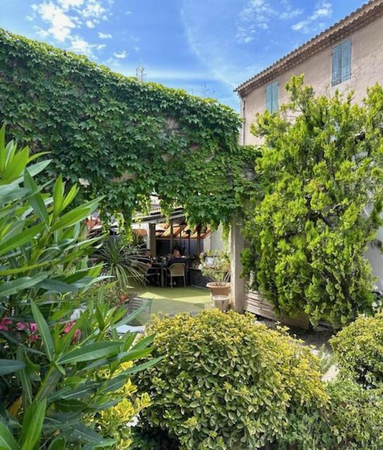 Logis Hotel La Feniere La Bouilladisse Zewnętrze zdjęcie